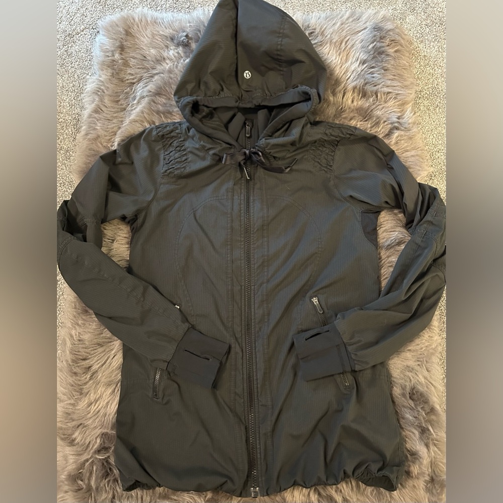 Lululemon sz 6 zip up jacket hooded black w/thumbholes